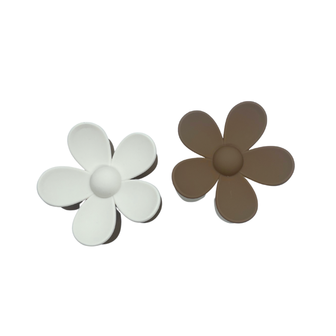 Tan & White Flower Claw Clip